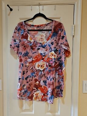 torrid Pink Floral V-Neck Short Sleeve Tee with Blue & Red Flowers